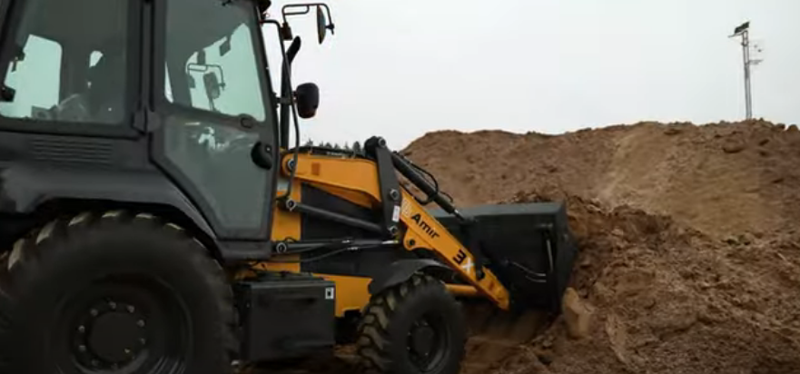 экскаватор-погрузчик AMIR 3X